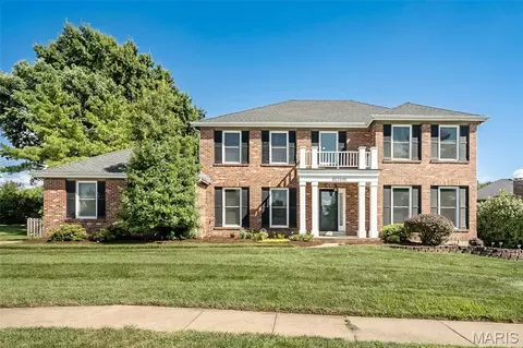 15706 Heathercroft Dr, Chesterfield, MO 63017