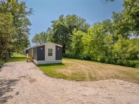 140 Prairie St, Truxton, MO 63381