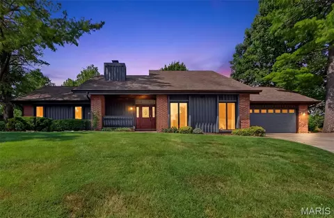 1028 Monfort Ct, Lake Saint Louis, MO 63367