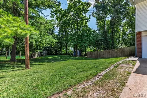 Exterior - 1208 Walnut Dr, Arnold, MO 63010 photo 2 of 6