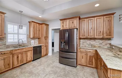 Kitchen - 21 Pheasant Pointe Dr, Old Monroe, MO 63369 photo 2 of 5