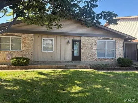 3253 Leisurewood Ct #B, Florissant, MO 63033