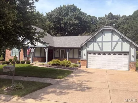 71 Riverwood Estates Blvd, Florissant, MO 63031