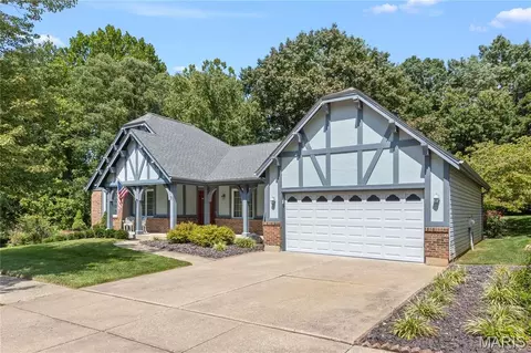 71 Riverwood Estates Blvd, Florissant, MO 63031