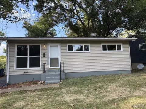 8823 Cranberry Ln, Saint Louis, MO 63121