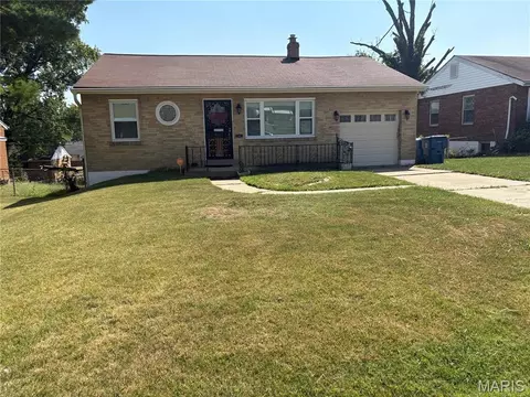 9224 Catalina Dr, Jennings, MO 63136