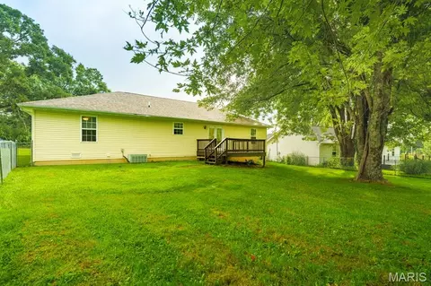 Exterior - 573 Maplewood Dr, Rolla, MO 65401 photo 9 of 10