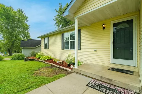 Exterior - 573 Maplewood Dr, Rolla, MO 65401 photo 2 of 10