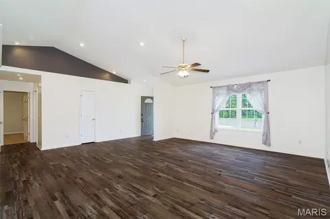 Living - 573 Maplewood Dr, Rolla, MO 65401 photo 3 of 4