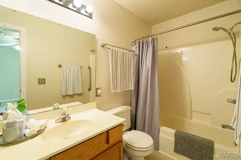Bath - 573 Maplewood Dr, Rolla, MO 65401 photo 2 of 2