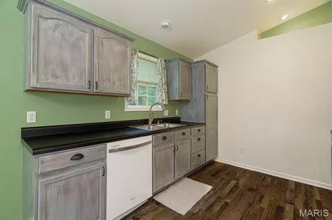 Kitchen - 573 Maplewood Dr, Rolla, MO 65401 photo 1 of 2