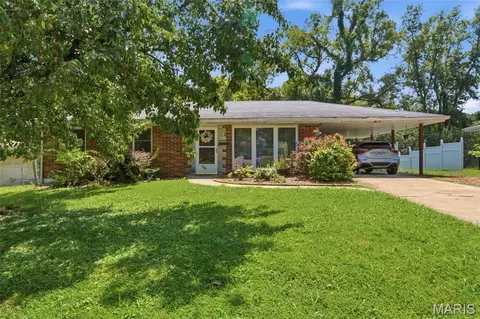 808 Wilshire Dr, Belleville, IL 62223