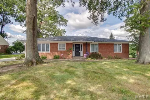 3212 Morkel Dr, Godfrey, IL 62035