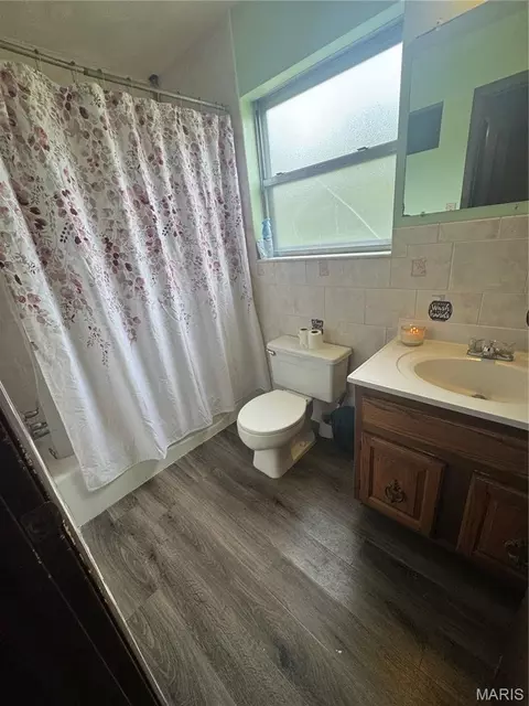 Bath - 1250 Diane St, Saint Clair, MO 63077 photo 1 of 3