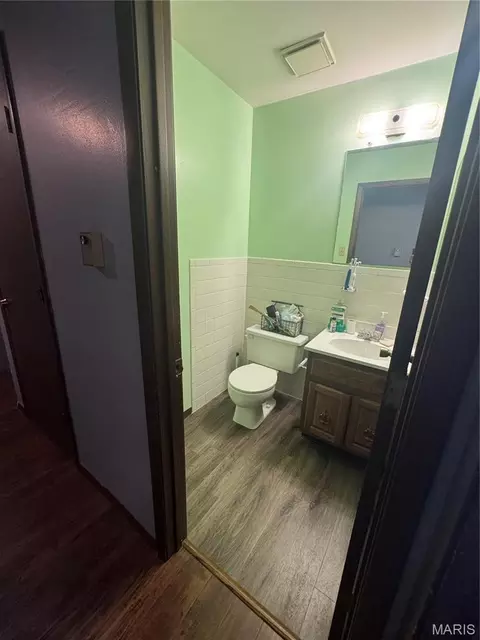 Bath - 1250 Diane St, Saint Clair, MO 63077 photo 3 of 3