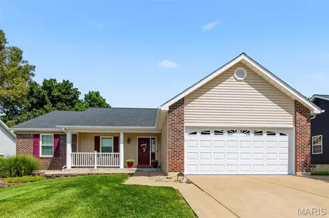 215 Old Chesapeake Dr, Wentzville, MO 63385