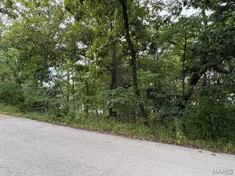 10056 Waterford Dr, Unincorporated, MO 63050