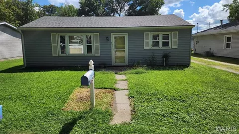931 Saint Clair St, O'fallon, IL 62269 photo 2
