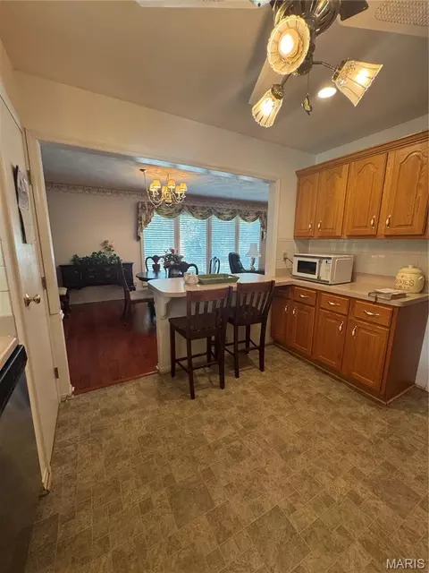 Kitchen - 353 Bellestri Dr, Ballwin, MO 63021 photo 3 of 4