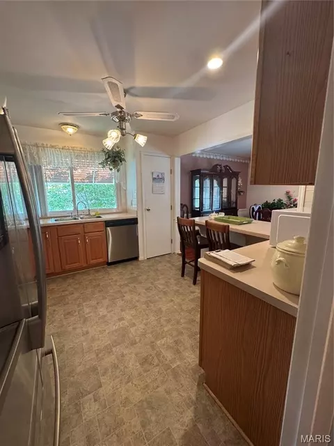 Kitchen - 353 Bellestri Dr, Ballwin, MO 63021 photo 4 of 4