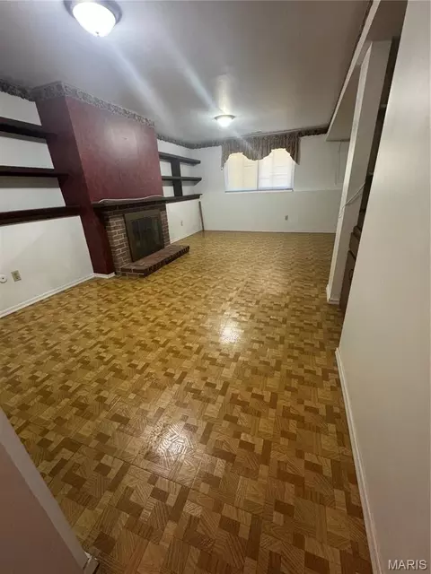 Living - 353 Bellestri Dr, Ballwin, MO 63021 photo 3 of 7