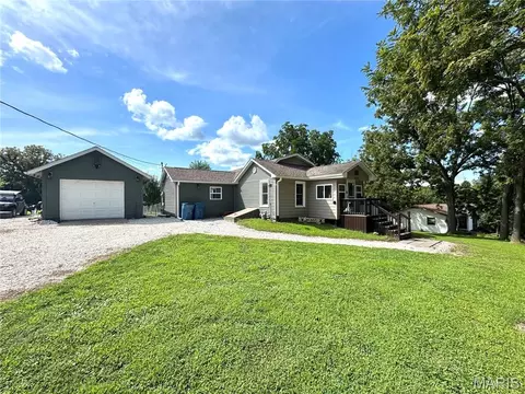 608 S 7th St, La Grange, MO 63448