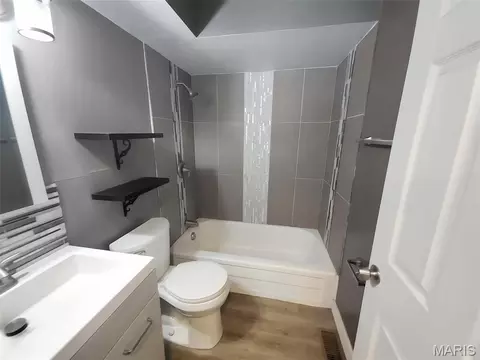 Bath - 518 Potomac Dr, Arnold, MO 63010 photo 2 of 2