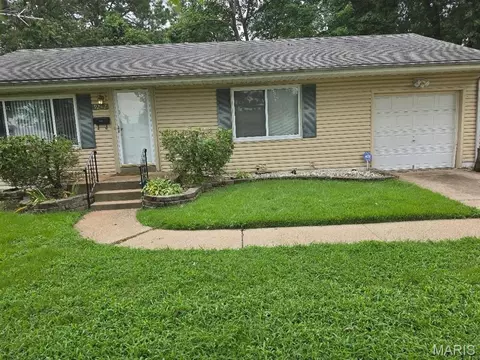 9242 Leamont Dr, Saint Louis, MO 63136