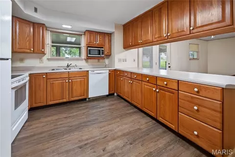 Kitchen - 610 Laurel Dr, Waterloo, IL 62298 photo 1 of 4