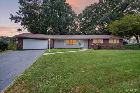 610 Laurel Dr, Waterloo, IL 62298