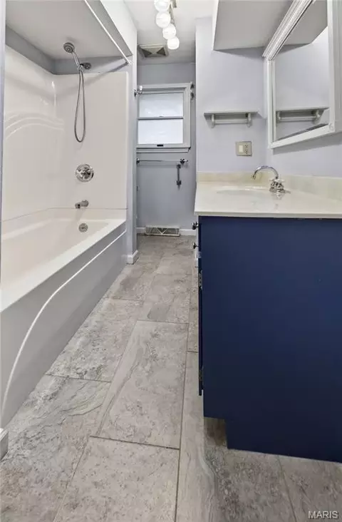 Bath - 610 Laurel Dr, Waterloo, IL 62298 photo 7 of 8
