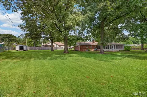 Exterior - 610 Laurel Dr, Waterloo, IL 62298 photo 8 of 10