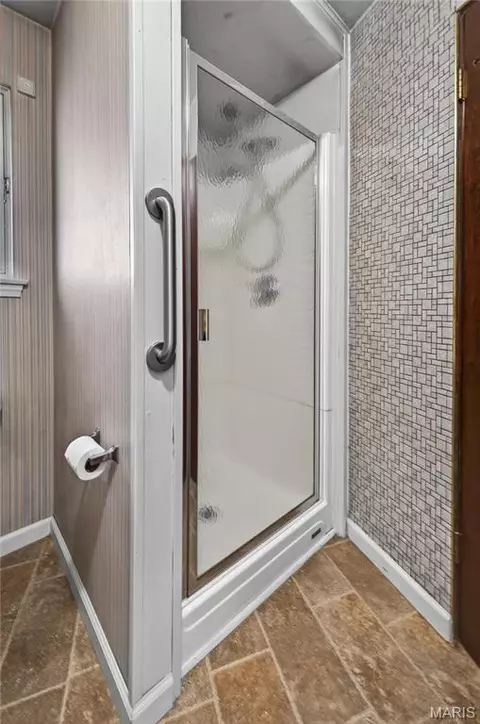 Bath - 610 Laurel Dr, Waterloo, IL 62298 photo 3 of 8