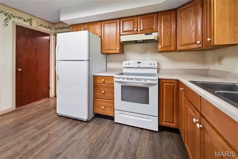 Kitchen - 610 Laurel Dr, Waterloo, IL 62298 photo 3 of 4