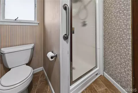 Bath - 610 Laurel Dr, Waterloo, IL 62298 photo 2 of 8
