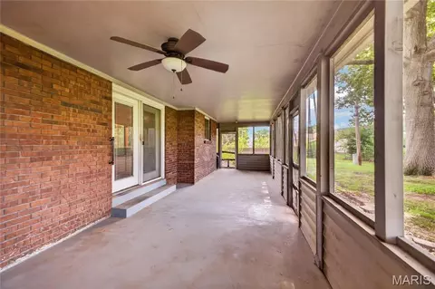 Exterior - 610 Laurel Dr, Waterloo, IL 62298 photo 1 of 10