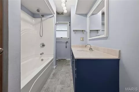 Bath - 610 Laurel Dr, Waterloo, IL 62298 photo 6 of 8