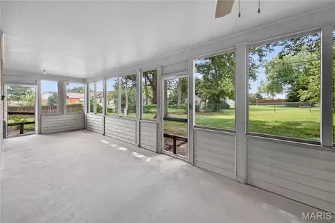Exterior - 610 Laurel Dr, Waterloo, IL 62298 photo 10 of 10