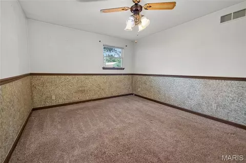 Bedroom - 610 Laurel Dr, Waterloo, IL 62298 photo 8 of 9