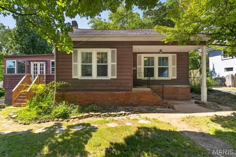 1439 Grant Rd, Saint Louis, MO 63119