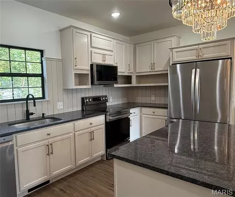 Kitchen - 21790 Lomax, Saint Robert, MO 65584 photo 5 of 9