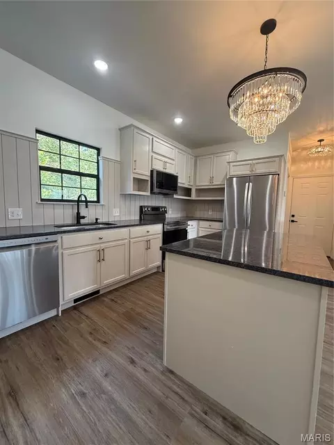 Kitchen - 21790 Lomax, Saint Robert, MO 65584 photo 8 of 9