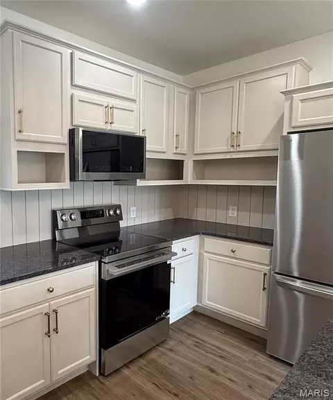 Kitchen - 21790 Lomax, Saint Robert, MO 65584 photo 4 of 9