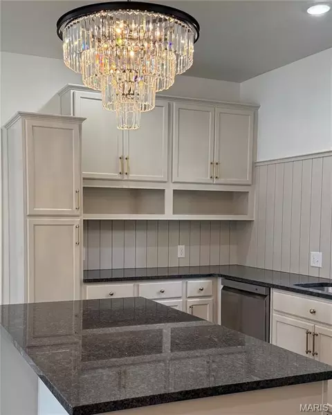 Kitchen - 21790 Lomax, Saint Robert, MO 65584 photo 2 of 9