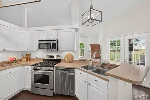 Kitchen - 1509 Langrove Dr, O'fallon, MO 63368 photo 3 of 5