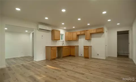 Living - 605 Guiling, Bloomfield, MO 63825 photo 2 of 3