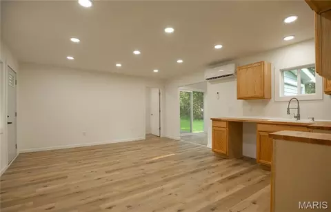 Living - 605 Guiling, Bloomfield, MO 63825 photo 3 of 3