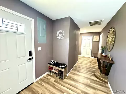 Entry Way - 905 E 3rd St, Salem, MO 65560 photo 1 of 2