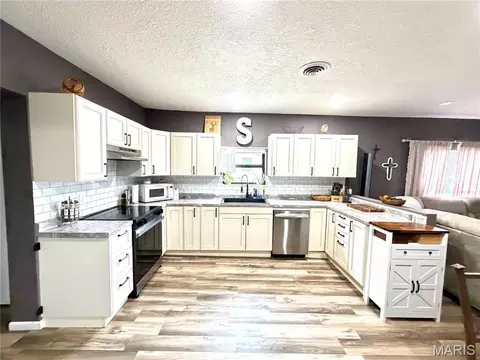 Kitchen - 905 E 3rd St, Salem, MO 65560 photo 3 of 3