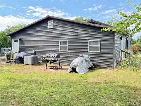 Exterior - 905 E 3rd St, Salem, MO 65560 photo 5 of 7